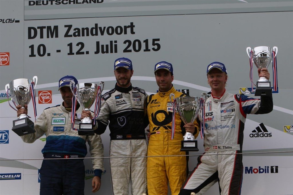Podiet i Zandvoort, med Philipp Eng, omgivet af Alex Riberas og Nicki Thiim
(Foto: Natascha Theisen, Media Office Theisen)